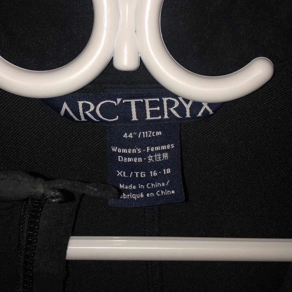 Black arcteryx shell jacket - Picture 4 of 4